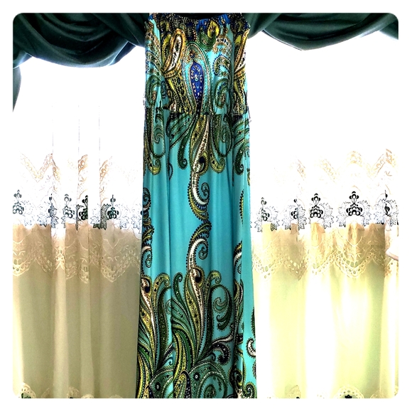 Bisou Bisou Dresses & Skirts - Bisou Bisou Maxi Dress (never worn) Bisou Bisou Dresses & Skirts - Bisou Bisou Maxi Dress (never worn)